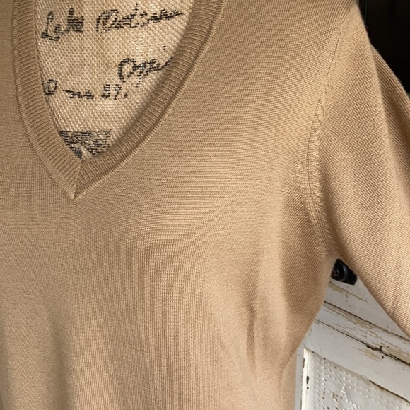 Victor Alfaro 100% wool tan classic v-neck sweater buttons at wrist - Picture 4 of 15